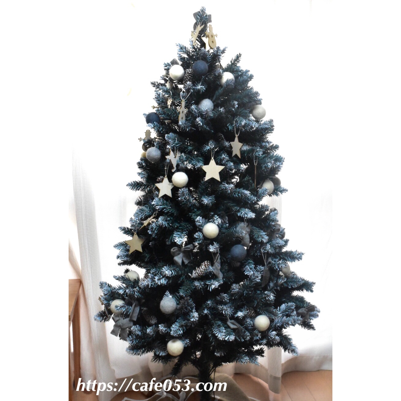 クリスマスツリー（雪化粧タイプ） 松ぼっくり LEDライト付き 150cm